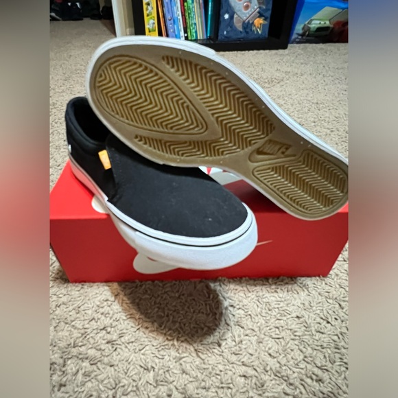 NIKE slip on sneakers - Picture 4 of 5